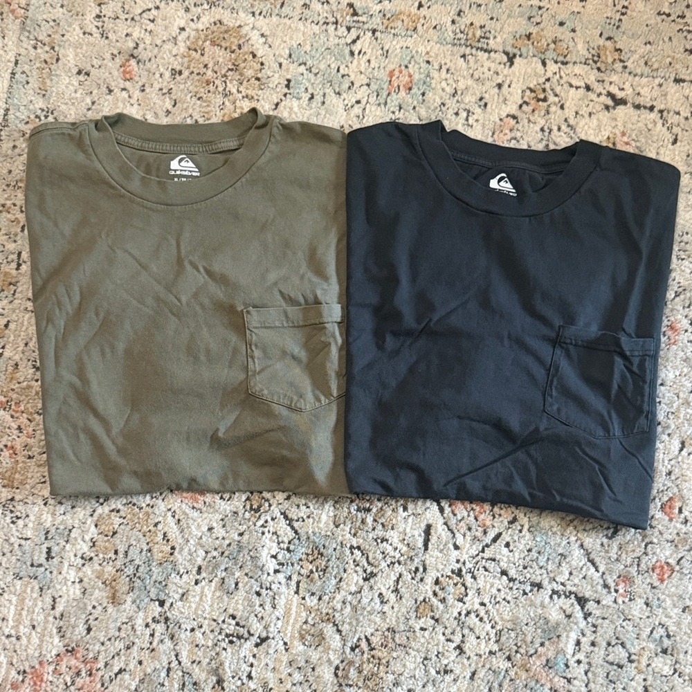 Quiksilver Men's Green and black Pocket Tees